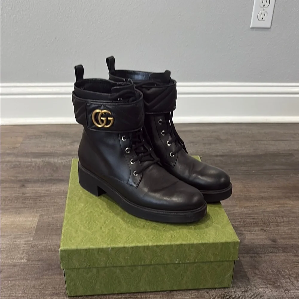 Gucci Black Leather Boots with Gold Emblem - Picture 1 of 7
